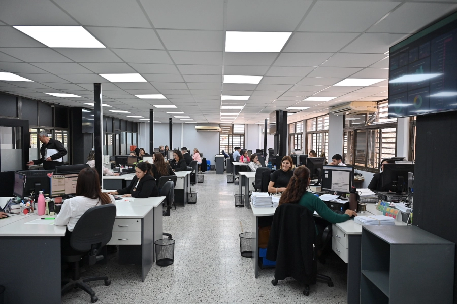 Frigerio recorri&oacute; oficinas de OSER (foto Gobierno de Entre R&iacute;os)