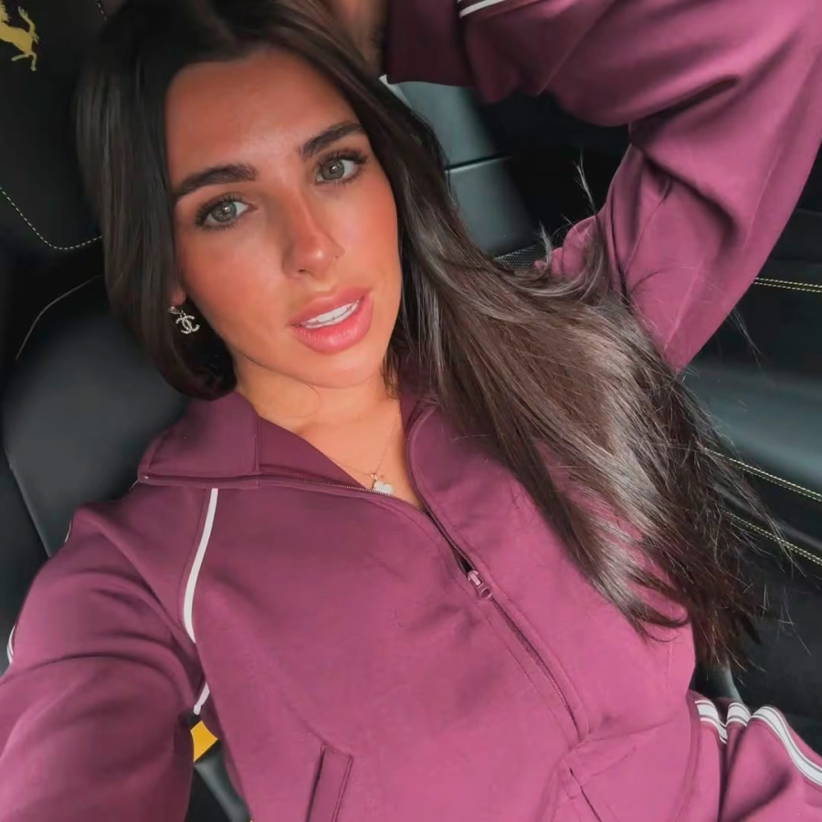 Valentina Cervantes impuso moda con un conjunto deportivo en tono uva