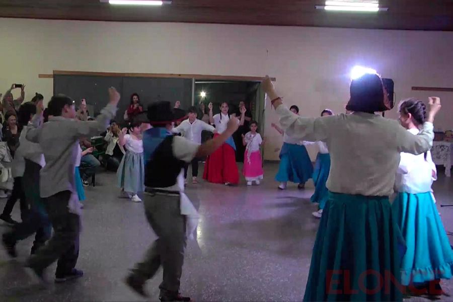 Peña folcl&oacute;rica en Escuela Zubiaur (foto Elonce)