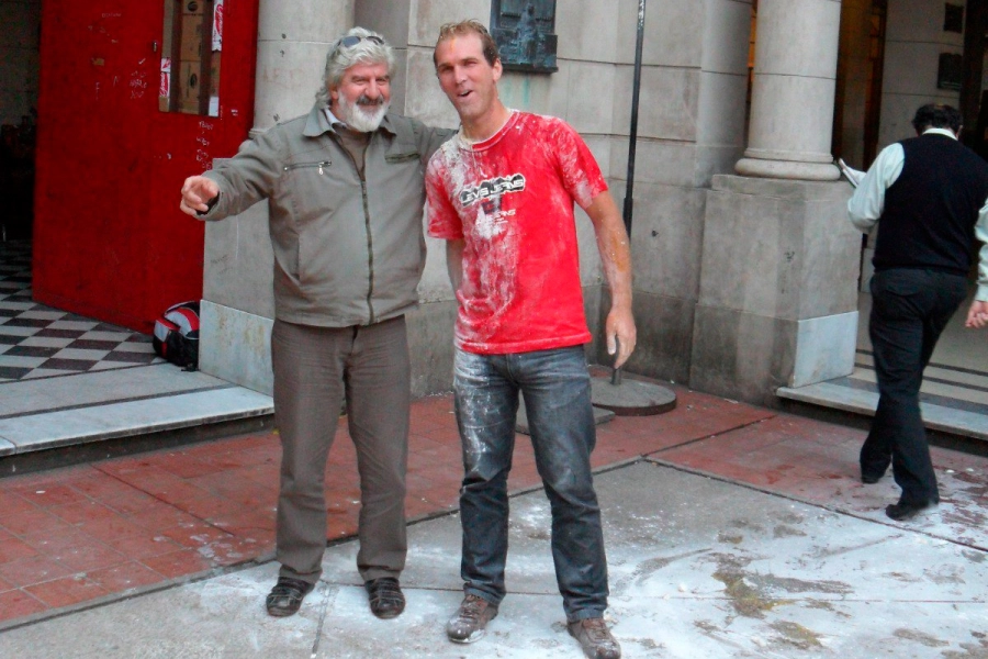 Ricciardino fue despedido por sus alumnos (foto Facebook)