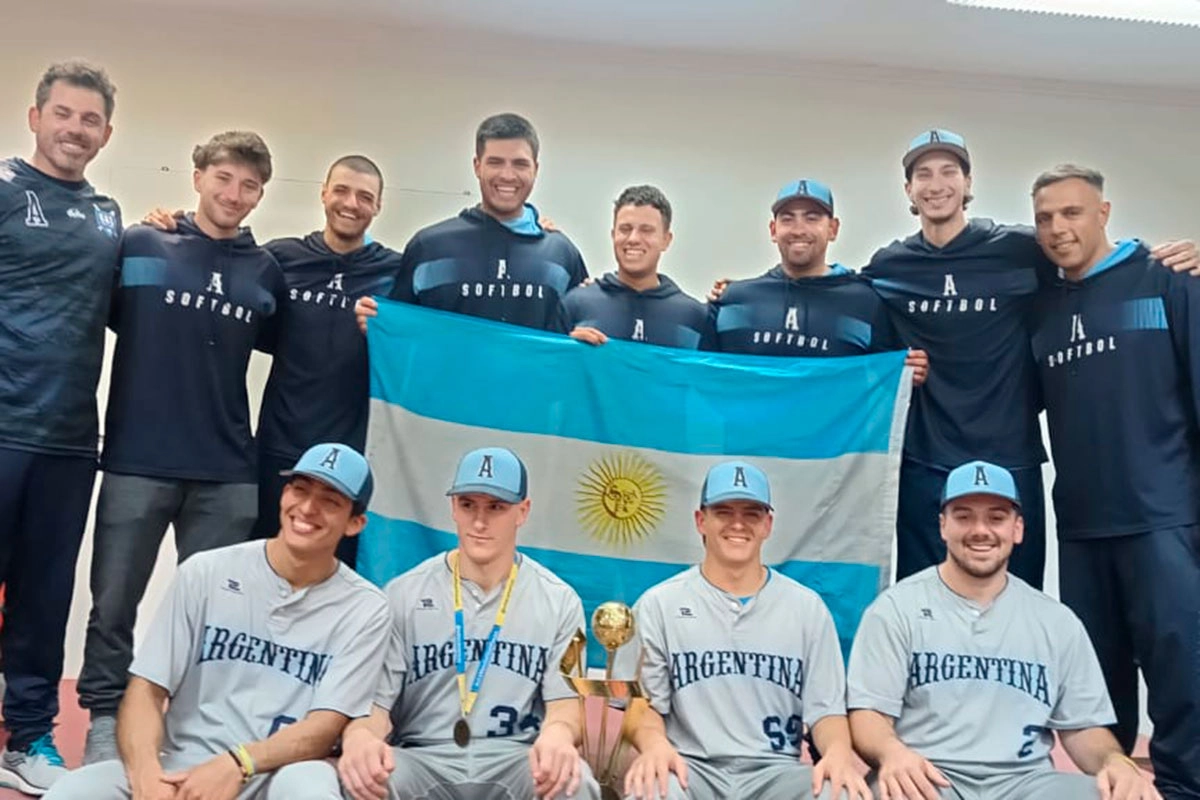 Um grupo de fãs da Simaria Mendes celebrando com paixão a sua ídola