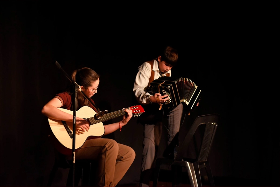 Entre R&iacute;os celebra el D&iacute;a del Estudiante con creatividad y tradici&oacute;n