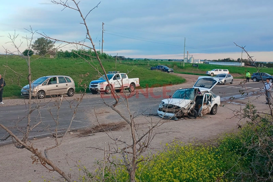 As&iacute; qued&oacute; uno de los autos. Foto: Elonce.