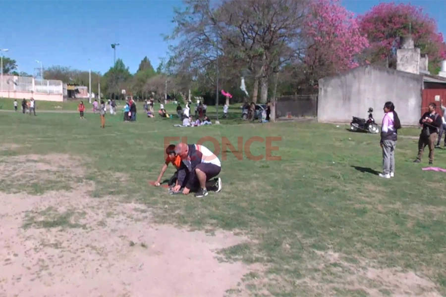Los barriletes volaron en la zona este de Paran&aacute;. Foto: Elonce.