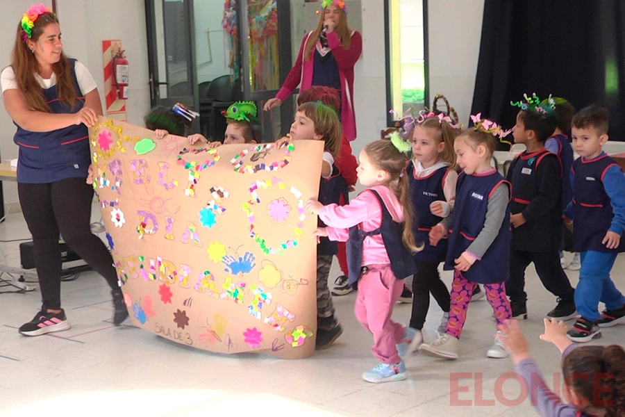 Festejos en jard&iacute;n de infantes de escuela Del Centenario de Paran&aacute; (foto Elonce)