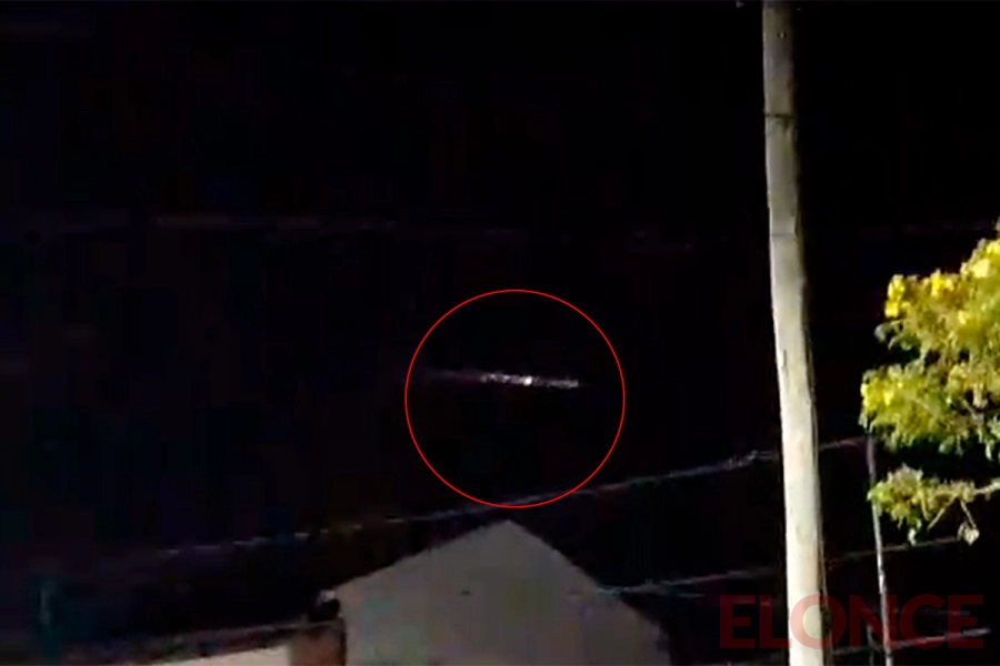 Extraña luz cruz&oacute; el cielo y sorprendi&oacute; en Paran&aacute;