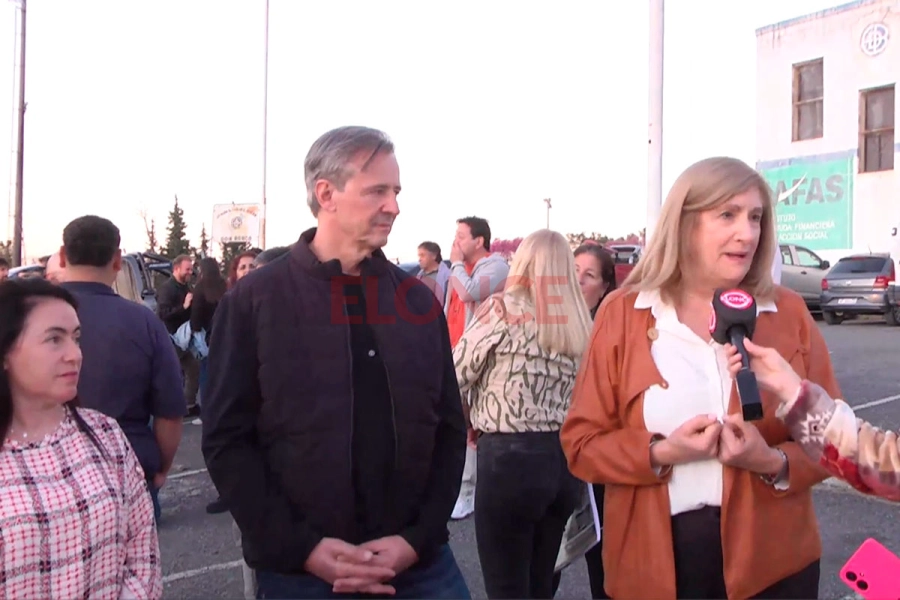 Rosario Romero, intendenta de Paran&aacute;, acompañ&oacute; a Ad&aacute;n Bahl. Foto: Elonce.