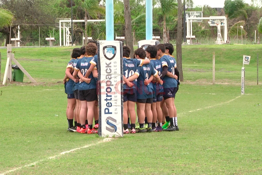 Encuentro nacional juvenil en el Paran&aacute; Rowing Club (foto Elonce)