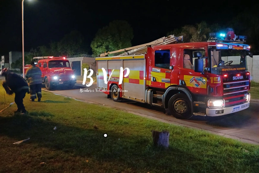 La dotaci&oacute;n presente en el lugar. Foto: Bomberos Voluntarios.