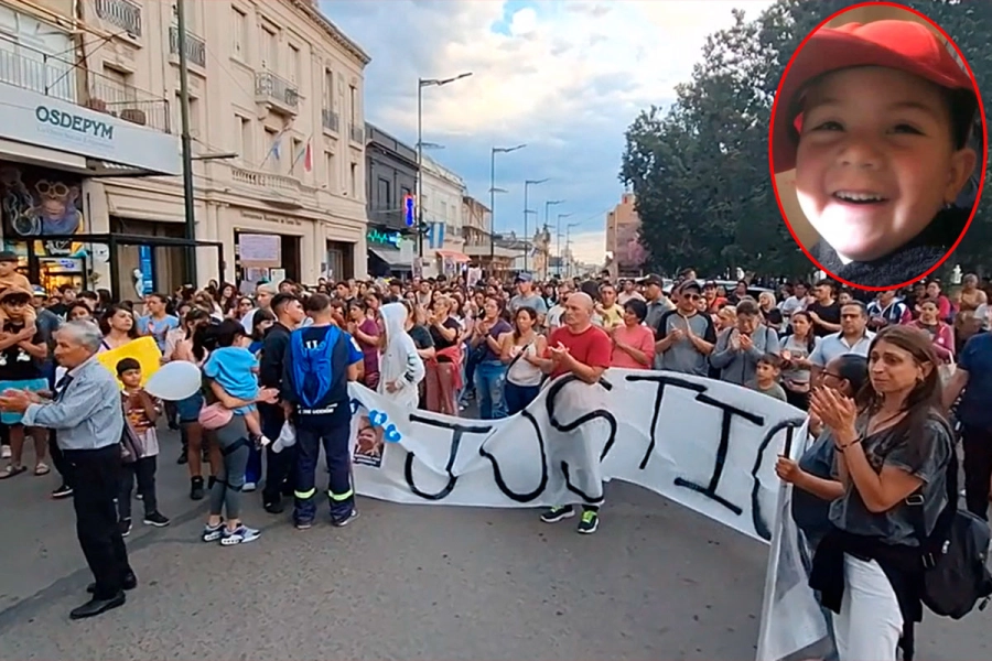 Multitudinaria marcha en Concepci&oacute;n del Uruguay. (Foto: 03442)