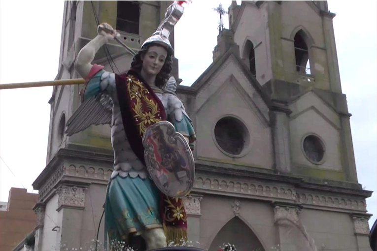 Festividad de San Miguel Arcángel: procesión, misa y música para honrar al patrono de Entre Ríos