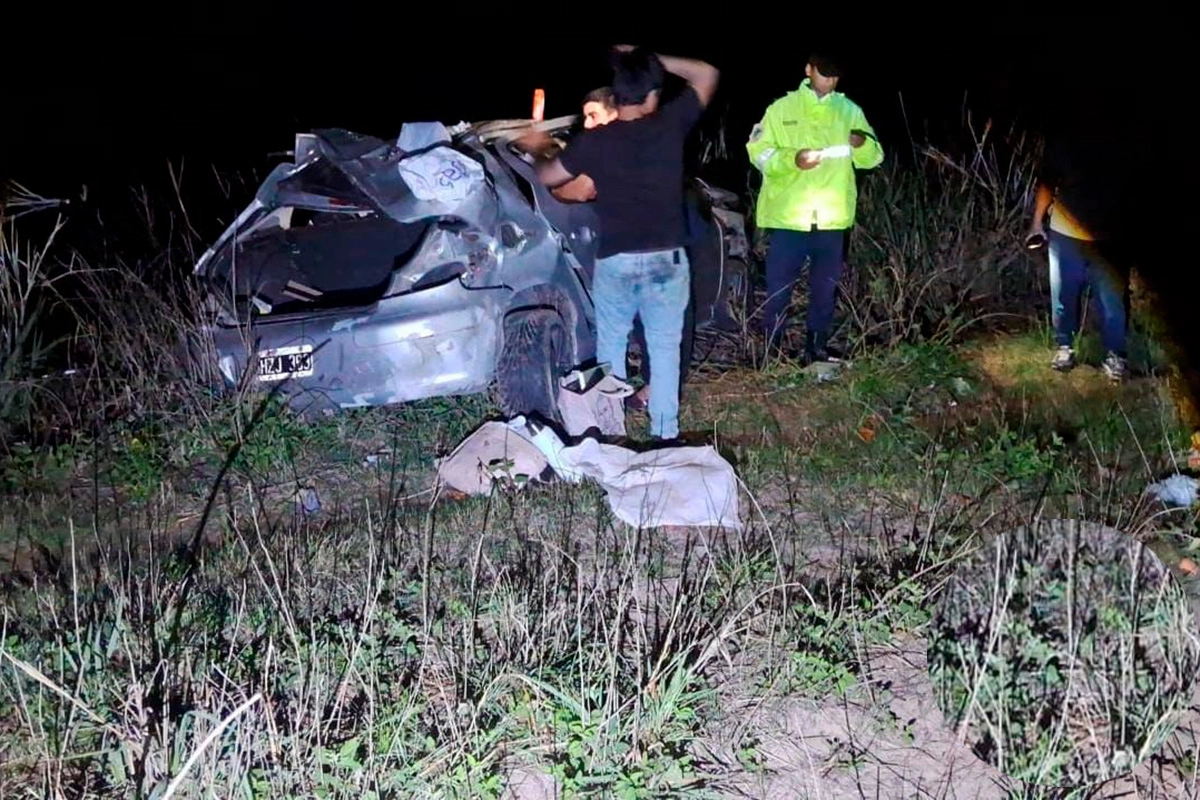 Volcó en el puente Victoria-Rosario