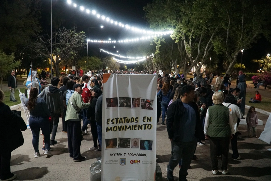 "Estatuas en Movimiento" (foto Municipalidad de Col&oacute;n)