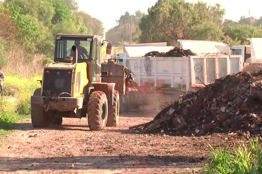 Limpieza de minibasural en Paran&aacute; (foto Elonce)