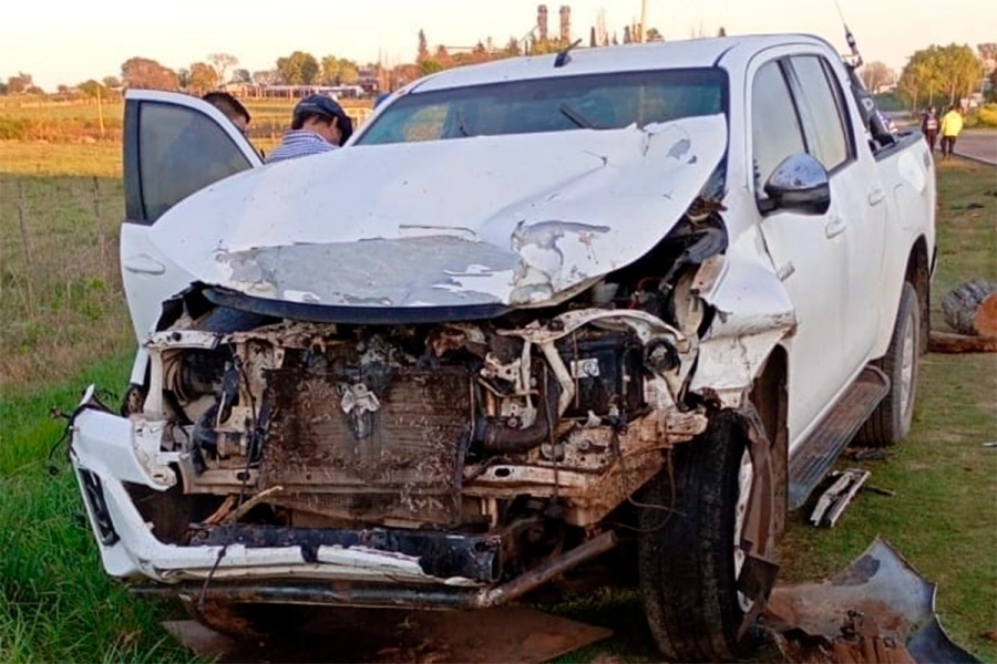 Camioneta chocó fuertemente de atrás a otra que llevaba un acoplado en ruta 11