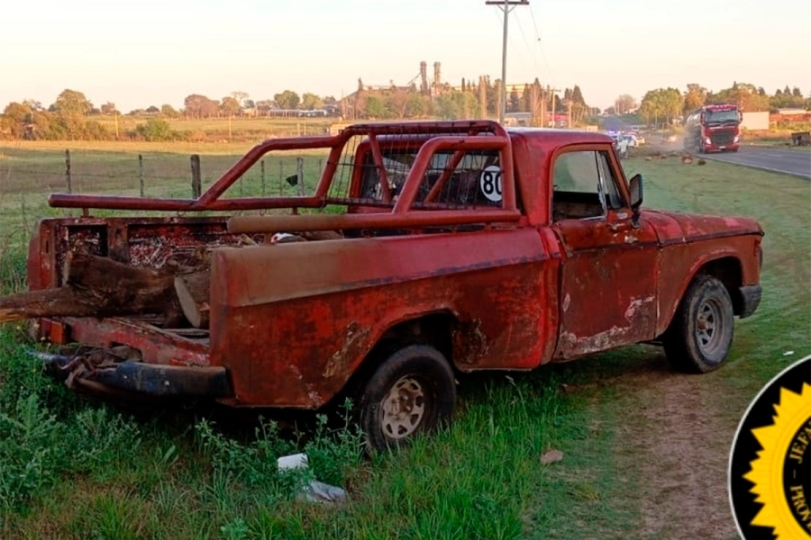 Camioneta chocó fuertemente de atrás a otra que llevaba un acoplado en ruta 11