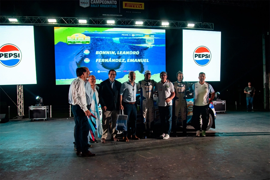 El gobernador particip&oacute; de la apertura del Rally Argentino en Diamante