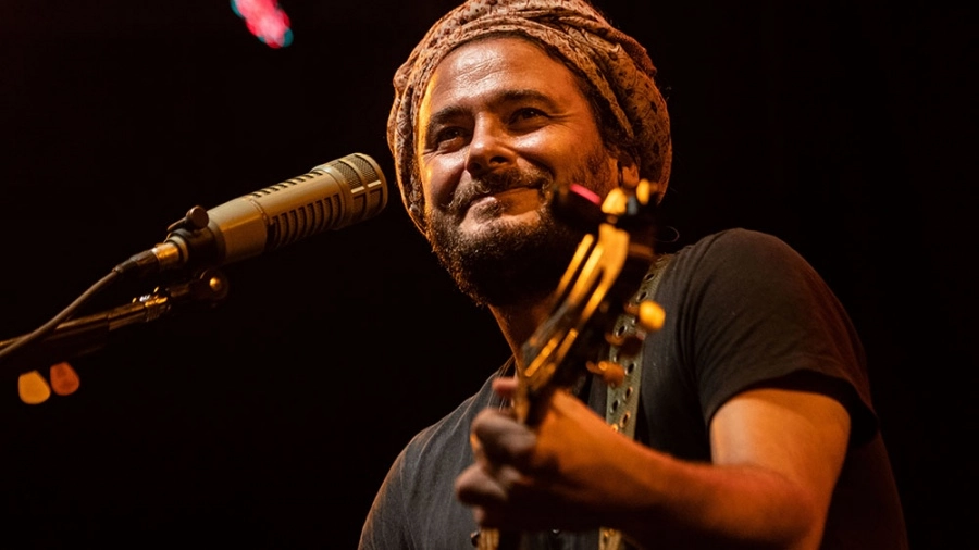 Raly Barrionuevo en el cierre de la Feria de la Palabra