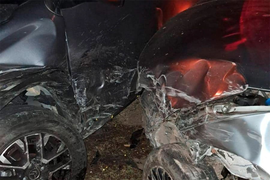 Tres personas resultaron heridas tras choque entre dos autos en la ruta 11