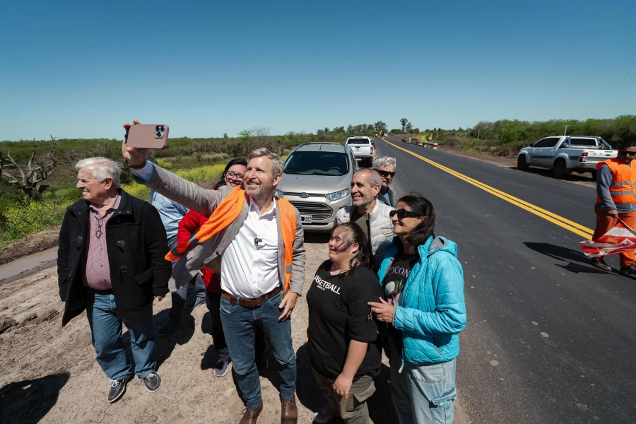 Frigerio recorri&oacute; obras sobre Ruta 20 (foto Gobierno de Entre R&iacute;os)