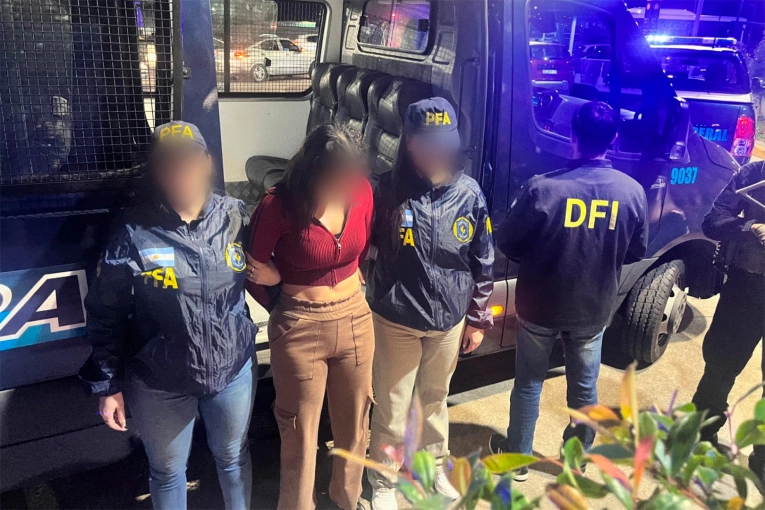 Video: así deportaban a la joven boliviana detenida por la avioneta con cocaína en Entre Ríos 