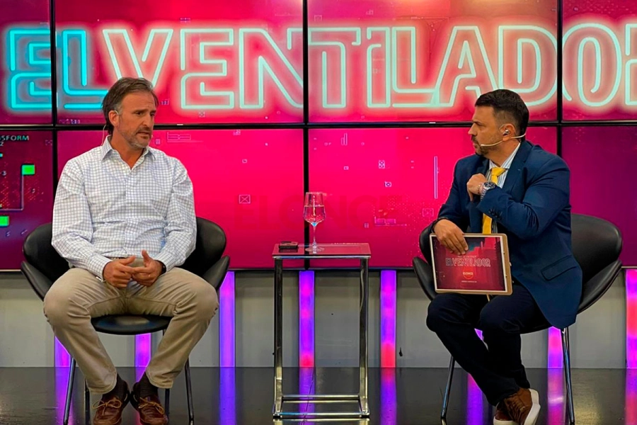 Joaqu&iacute;n Benegas Lynch junto al conductor de El Ventilador, Washington Varisco. Foto: Elonce.