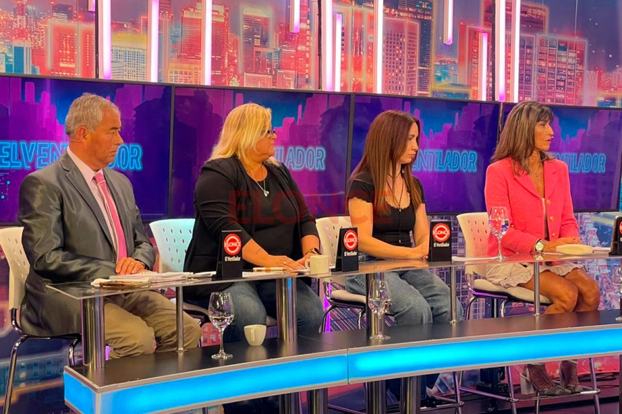Parte de los panelistas presentes en el programa. Foto: Elonce.