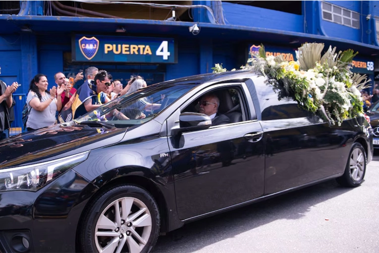 Russo recibió el último adiós en el cementerio tras el emotivo velatorio en La Bombonera