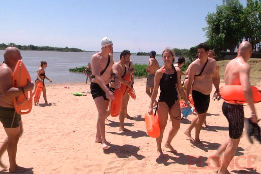 Nadadores de todo el pa&iacute;s participaron de traves&iacute;a acu&aacute;tica en el Thompson