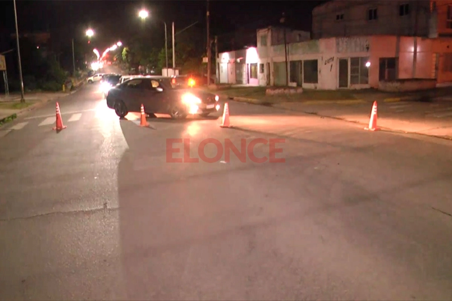 El tr&aacute;nsito fue interrumpido. Foto: Elonce.