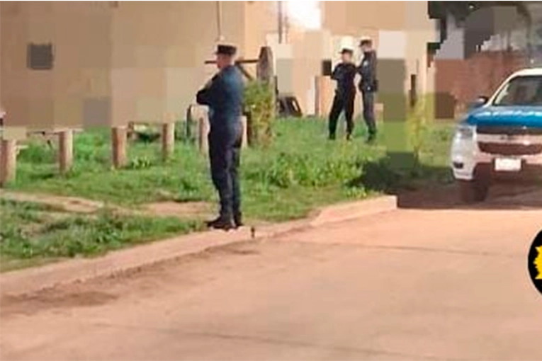 Una mujer intentó prender fuego a su ex pareja mientras dormía y fue detenida