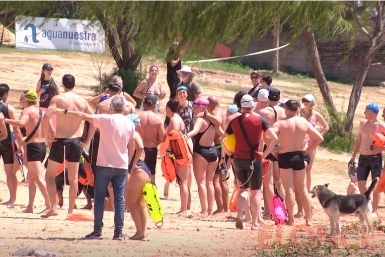Nadadores de todo el país participaron de travesía acuática en el Thompson