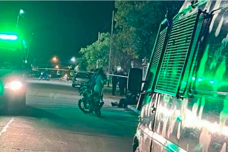 Murió un joven motociclista tras chocar con un auto