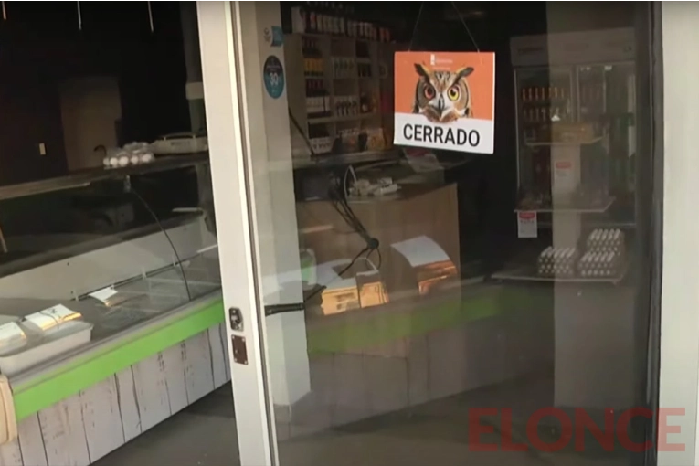 Rompieron el frente de un comercio en Paraná y se investiga si fue un robo