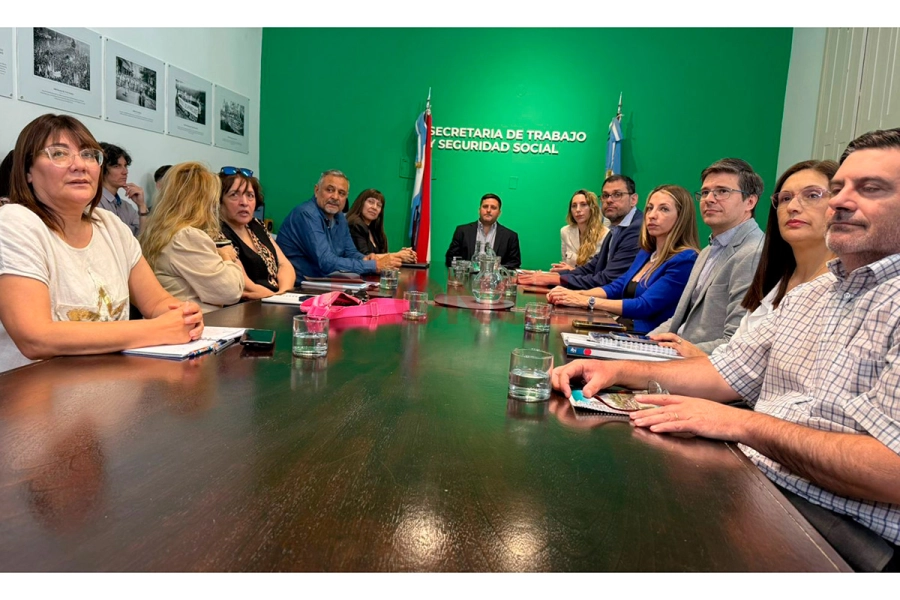 Paritaria salarial entre Provincia, ATE y UPCN (foto Elonce)