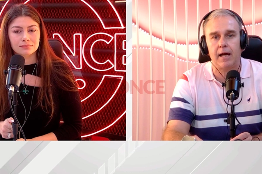 Roc&iacute;o Corrales y Javier Werner, conductores de Moviendo el Avispero. Foto: Elonce.