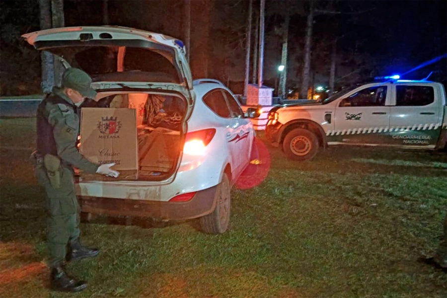 Hallaron abandonados dos veh&iacute;culos con 37.000 atados de cigarrillos de contrabando