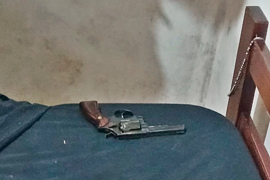 El arma con la que amenazaba el sujeto detenido (foto Polic&iacute;a de Entre R&iacute;os)