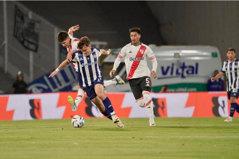 River volvió a la victoria en el Torneo Clausura al vencer a Talleres en Córdoba: video de los goles