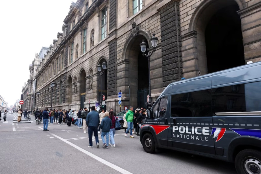 El robo oblig&oacute; al cierre del Museo Louvre. Foto: Infobae.