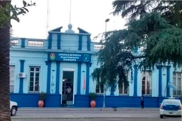 Hallaron muerto a un hombre de 65 años en su casa en Diamante: la descomposición del cuerpo dataría de 