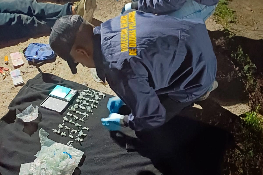 Incautaron celulares, dinero y hubo tres detenidos en allanamientos por Narcomenudeo