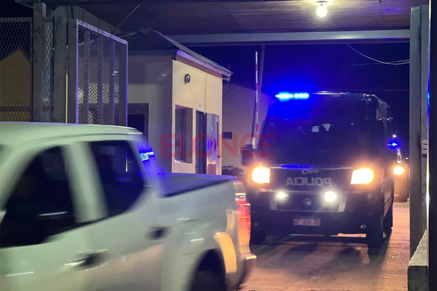 Con sirenas y fuerte custodia, Laurta fue llevado a C&oacute;rdoba