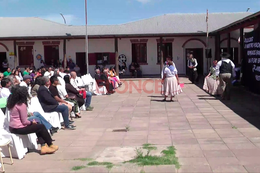 La escuela Juan Manuel de Rosas festej&oacute; 35 a&ntilde;os de trayectoria educativa en Paran&aacute; (foto Elonce)