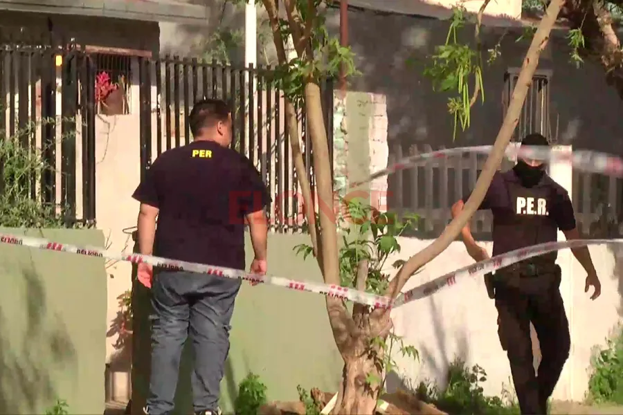 Allanamientos y armas secuestradas en barrio Mosconi (foto Elonce)