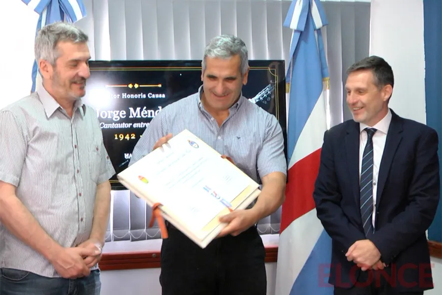 Doctorado Honoris Causa al recordado cantautor Jorge M&eacute;ndez