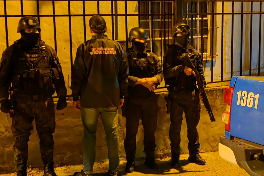 Concretaron 23 allanamientos en Paran&aacute;, entre ellos en la Unidad Penal: secuestraron droga y armas