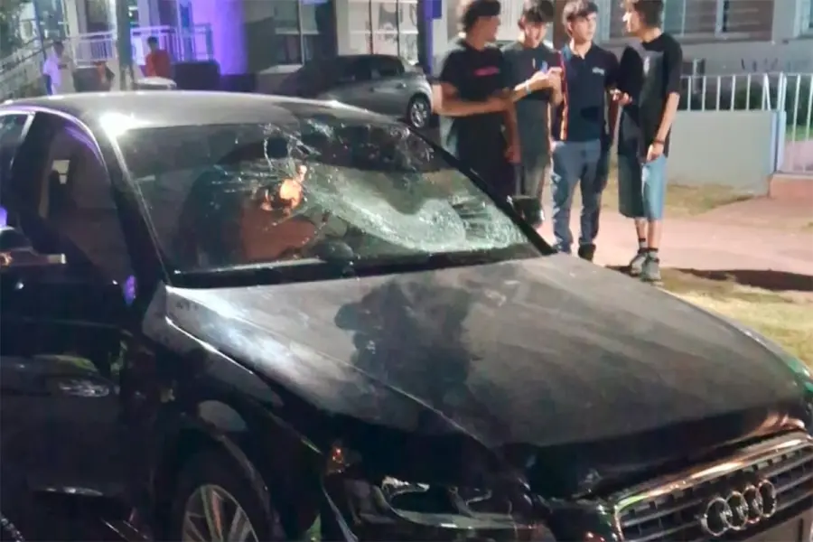 Motociclista escap&oacute; de un control, circul&oacute; en contramano y choc&oacute; con un auto en Paran&aacute;- <i>Somos la Ciudad </i>