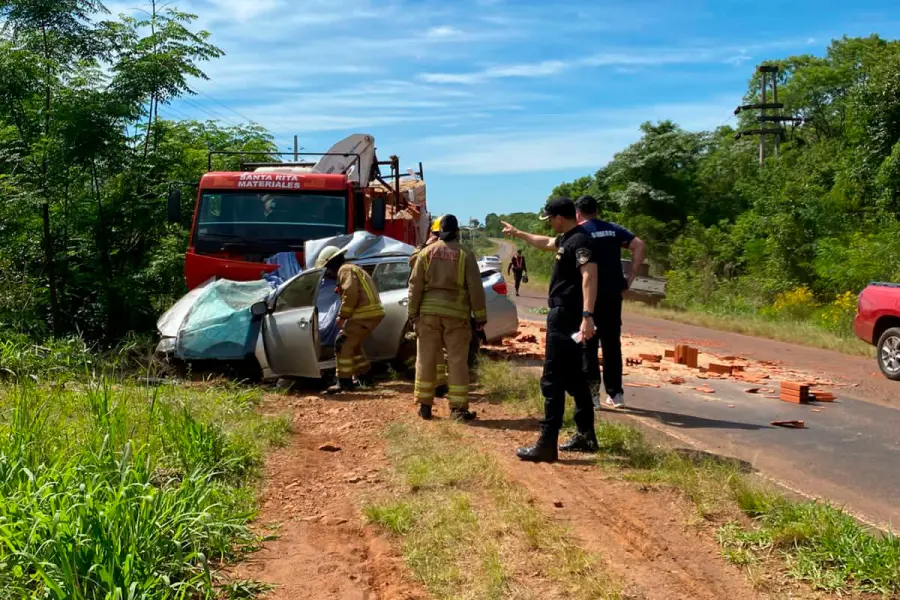 Dos muertos tras un violento accidente en Misiones (foto Misiones Online)