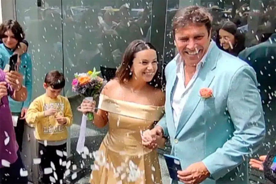 Mat&iacute;as Al&eacute; y Martina Vignolo se casaron por civil- (Foto: Movilpress)